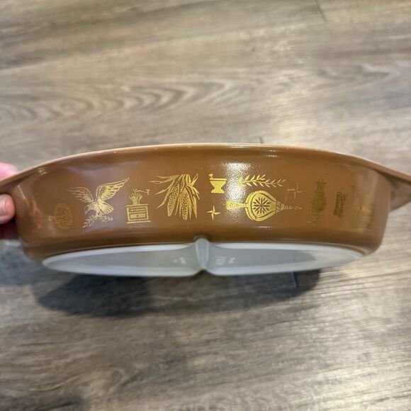 Pyrex 1.5 Qt Divided Casserole Dish Early American Brown Gold with Lid Vintage - Picture 7 of 10